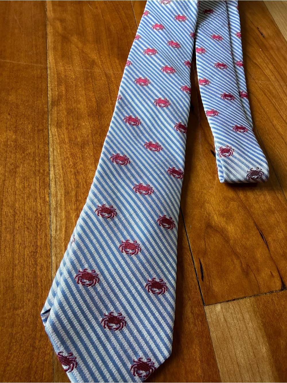 J. Crew 100% silk blue and white thin tie with crabs design all over great style